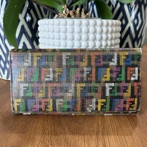 Fendi Wallet 🩷🤎💚🖤💛💜